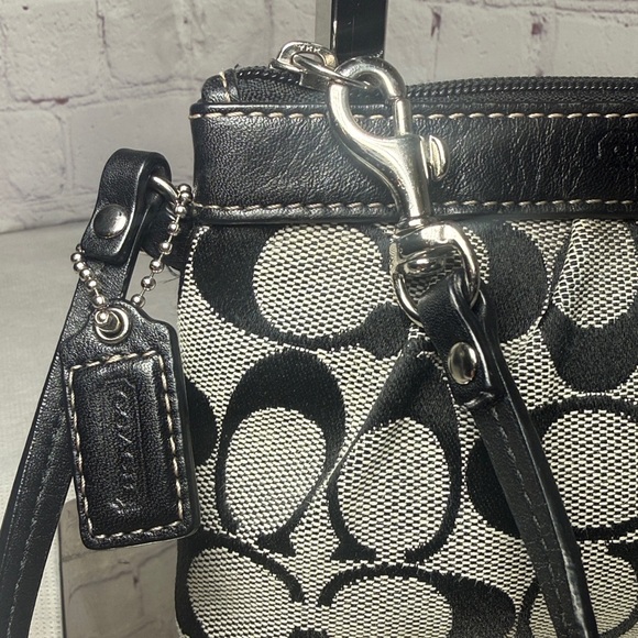 Coach Signature C’s Monochrome Pleated Wristlet Silver HDWRE w/Leather Hangtag - Picture 6 of 13